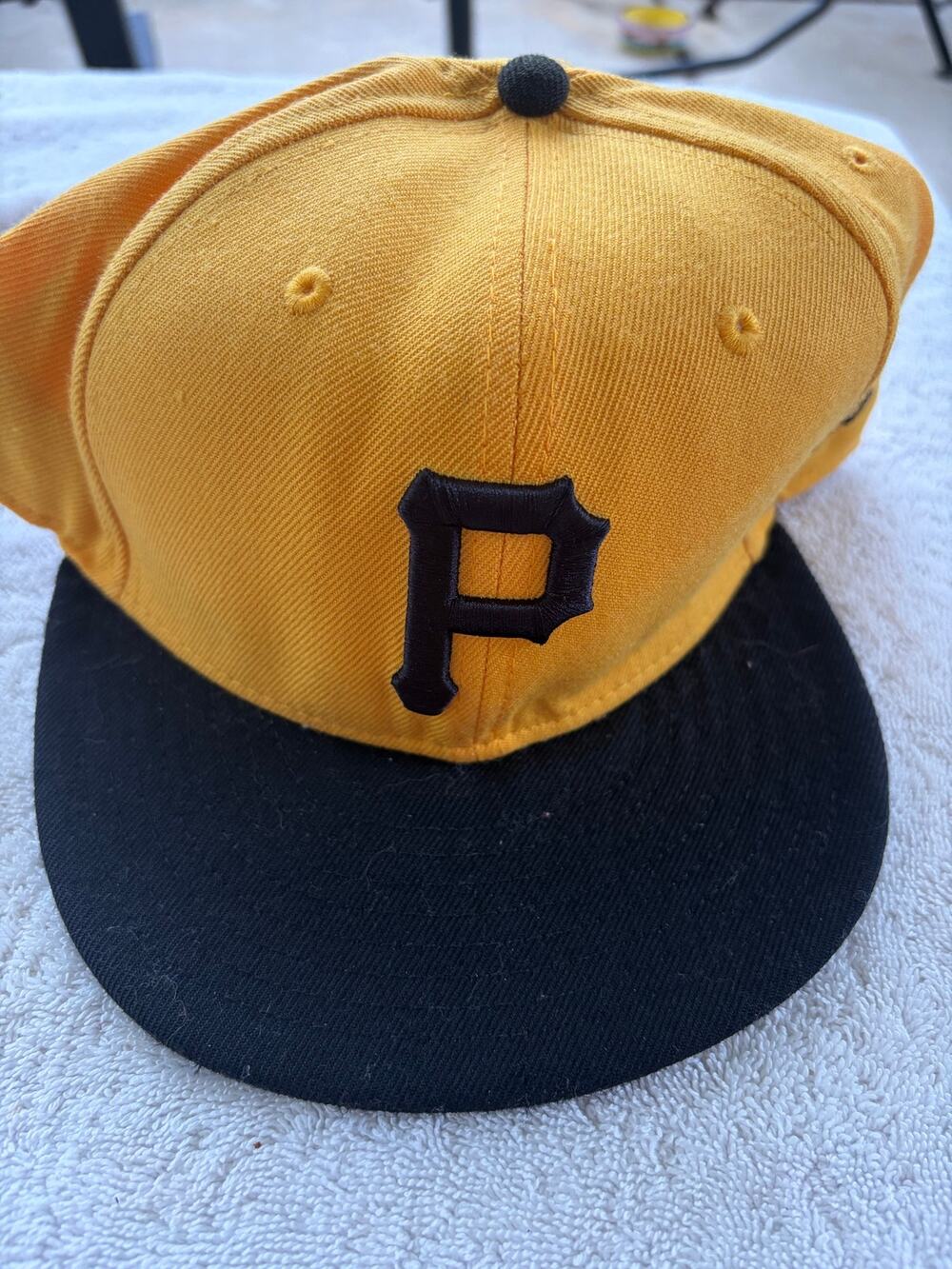 Pittsburg Pirates fitted hat- size 7 1/2- New Era-Preowned- 30% wool